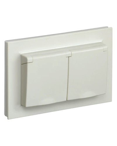Розетка 2-местная с з/к РСбш12-3-44-БрКр бежевый BRITE (BR-R26-16-44-K10-F). Розетка с заземлением с защитными шторками и крышкой в сборе. IEK в Сочи